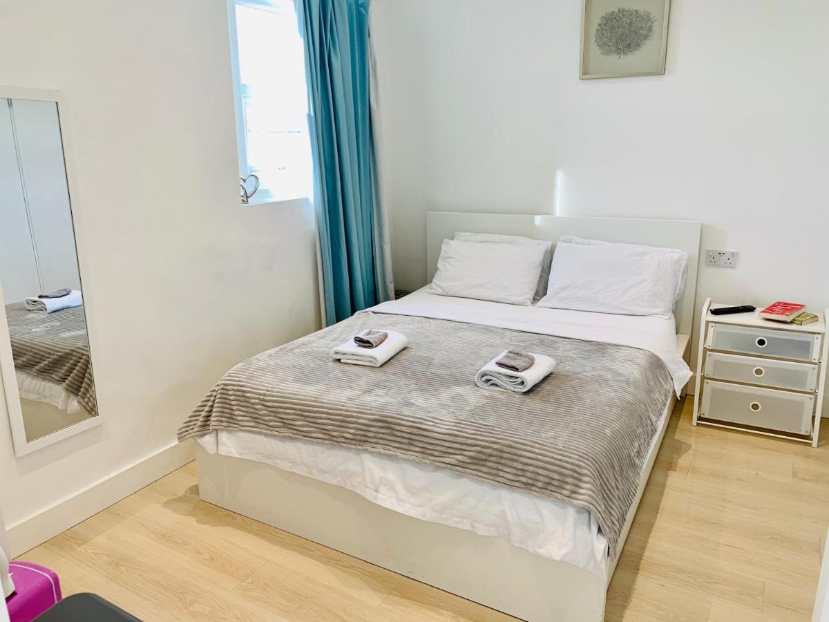 Quiet cosy rooms Harrow Extérieur photo